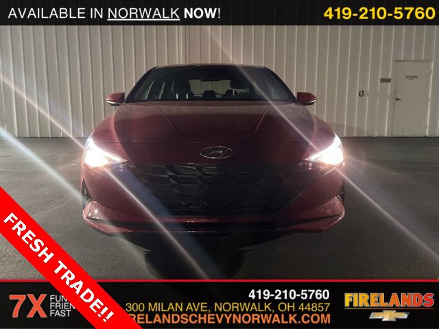 2023 Hyundai Elantra SEL photo 2