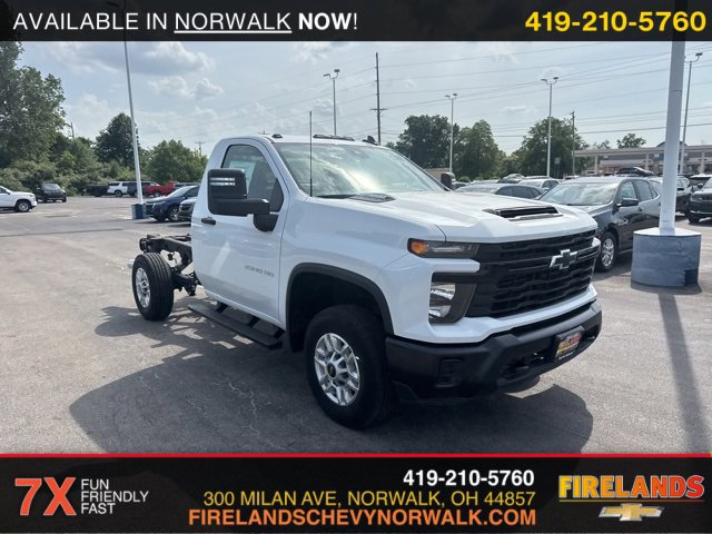 2024 Chevrolet Silverado 2500HD photo 2