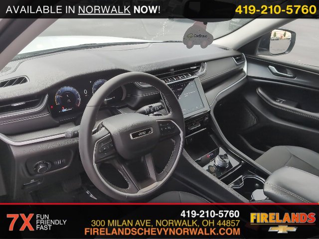 2023 Jeep Grand Cherokee Laredo photo 2