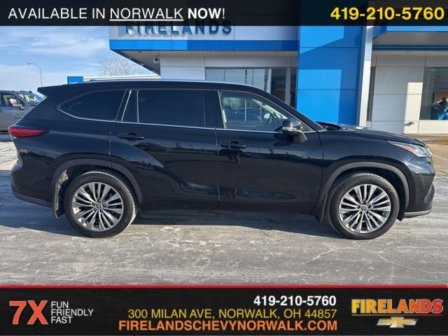 2021 Toyota Highlander Platinum's photo