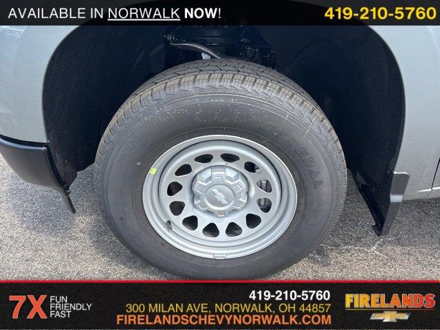 2025 Chevrolet Silverado 1500 photo 2