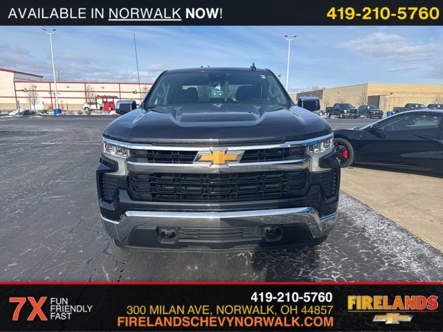 2024 Chevrolet Silverado 1500 LT photo 2