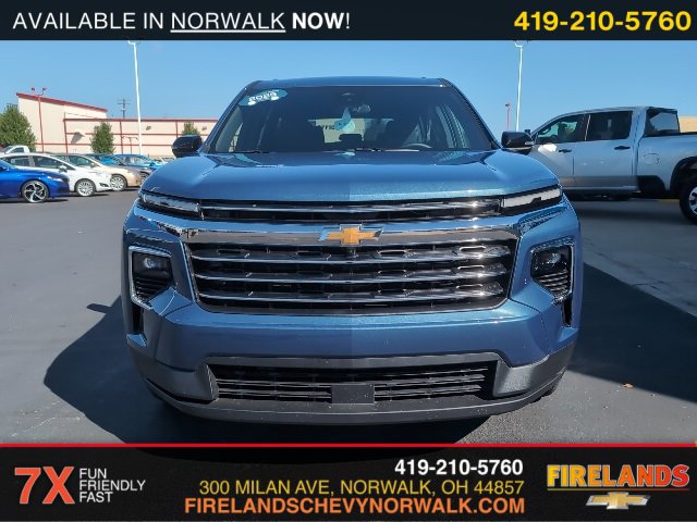 2025 Chevrolet Traverse photo 2
