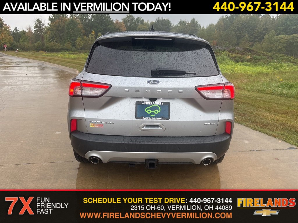 2022 Ford Escape Titanium photo 4