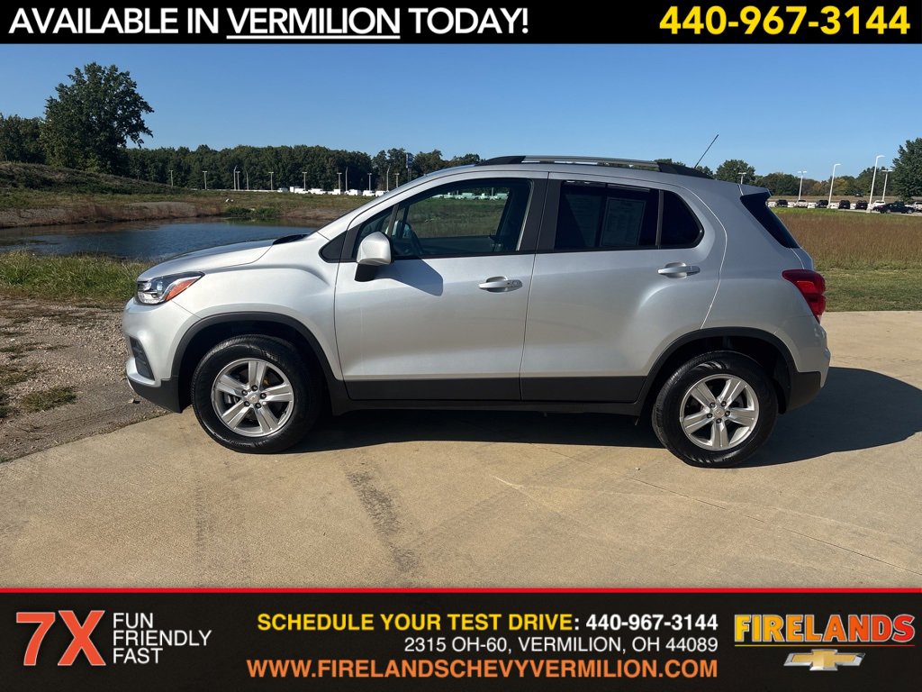 2022 Chevrolet Trax LT photo 2