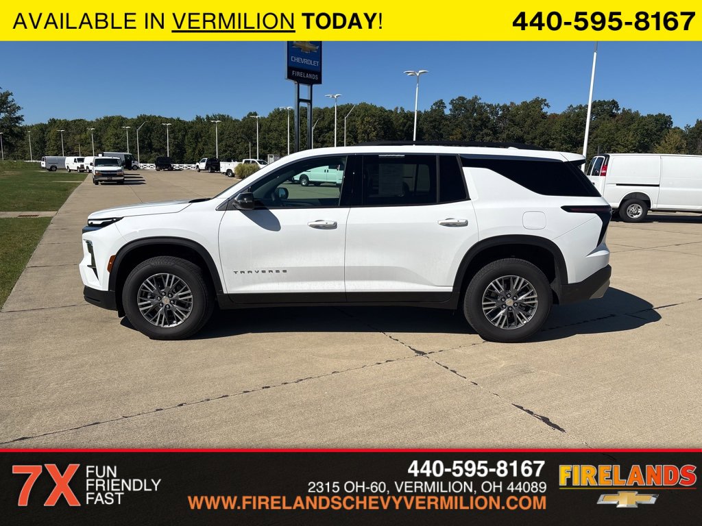 2025 Chevrolet Traverse photo 2