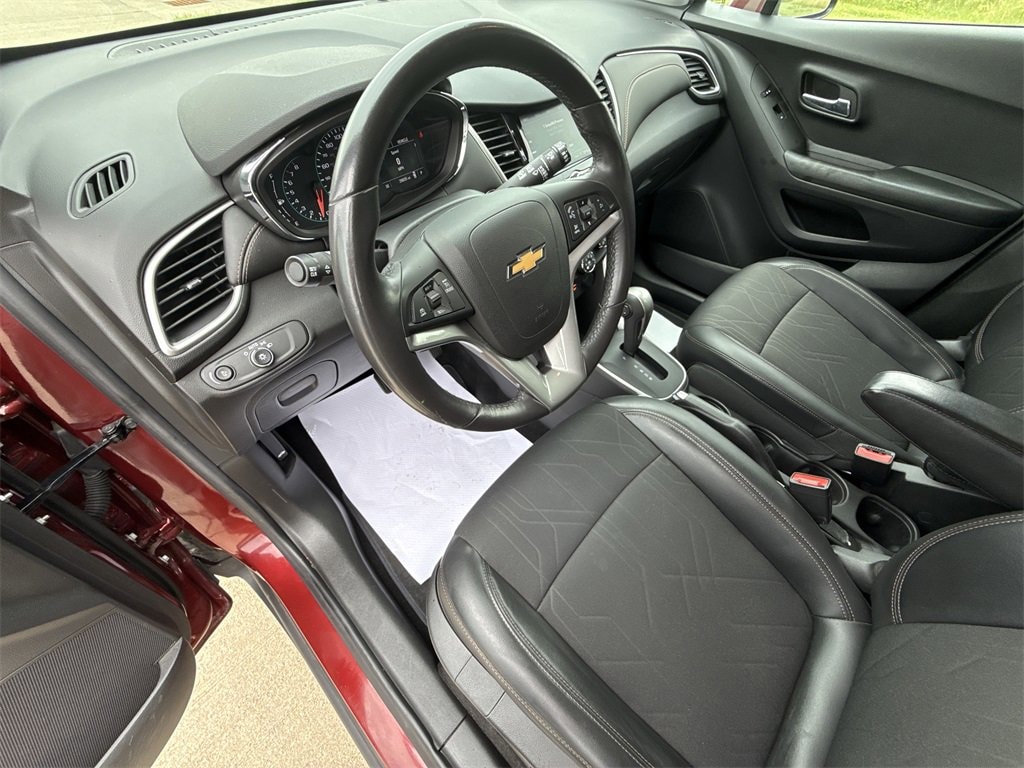 Used 2022 Chevrolet Trax LT with VIN KL7CJPSM9NB567318 for sale in Vermilion, OH