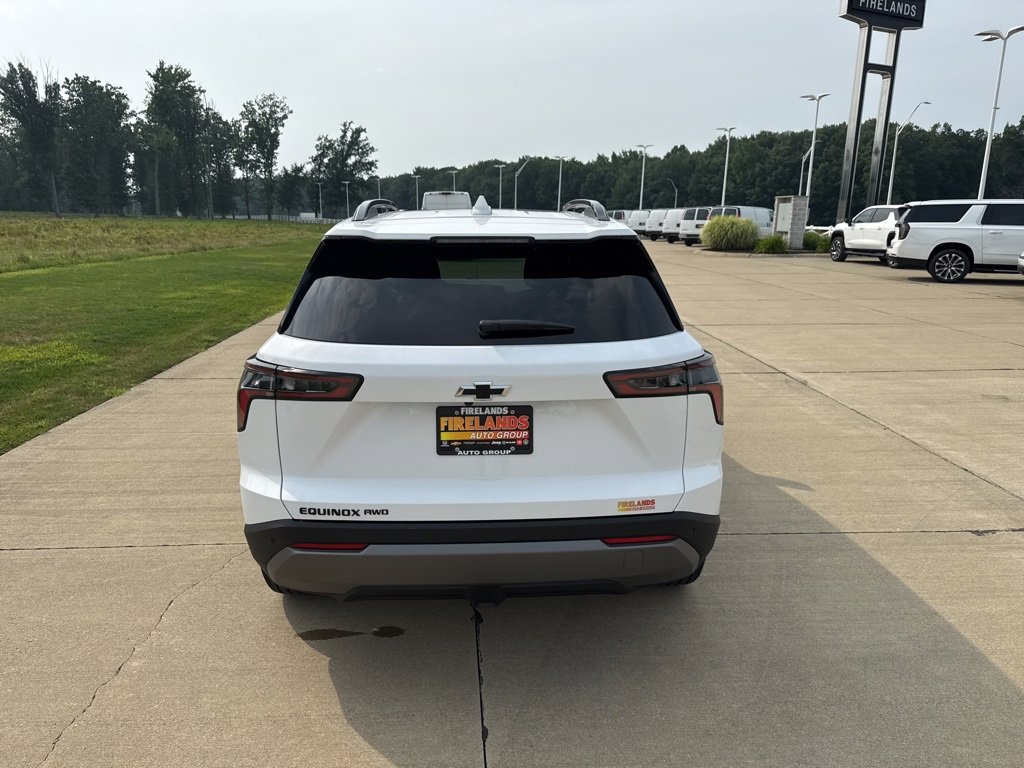 2026 Chevrolet Equinox LT photo 2