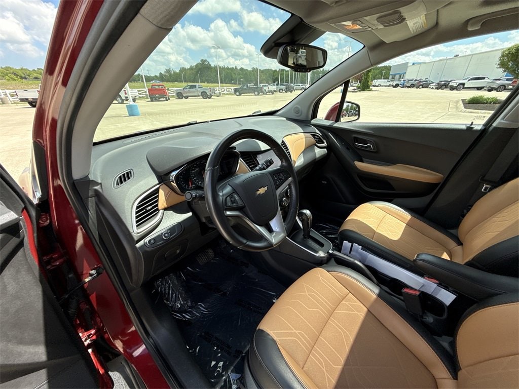 Used 2020 Chevrolet Trax LT with VIN 3GNCJLSB1LL174846 for sale in Vermilion, OH
