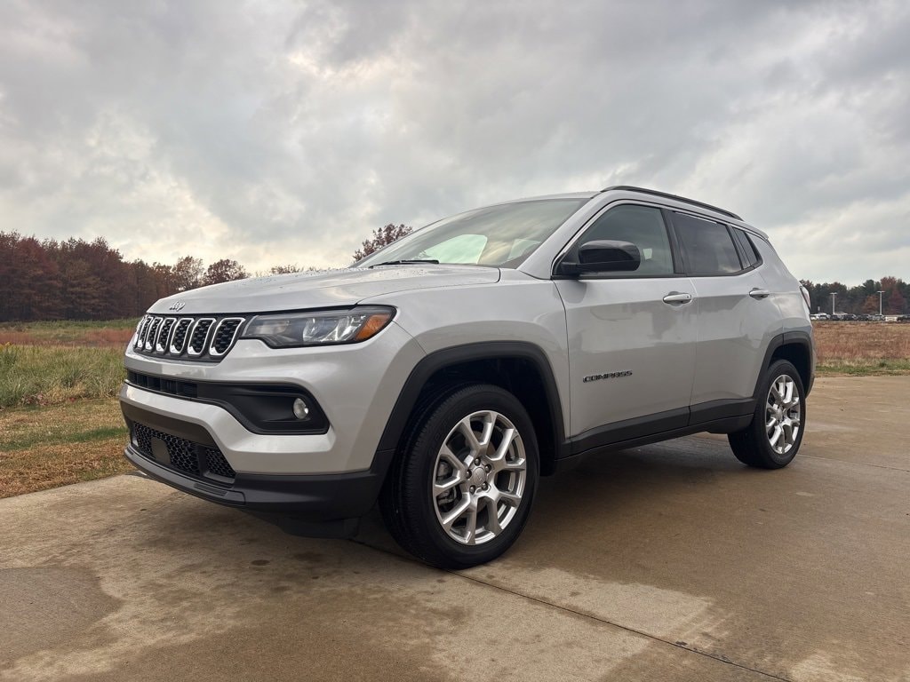 2024 Jeep Compass Latitude Lux's photo
