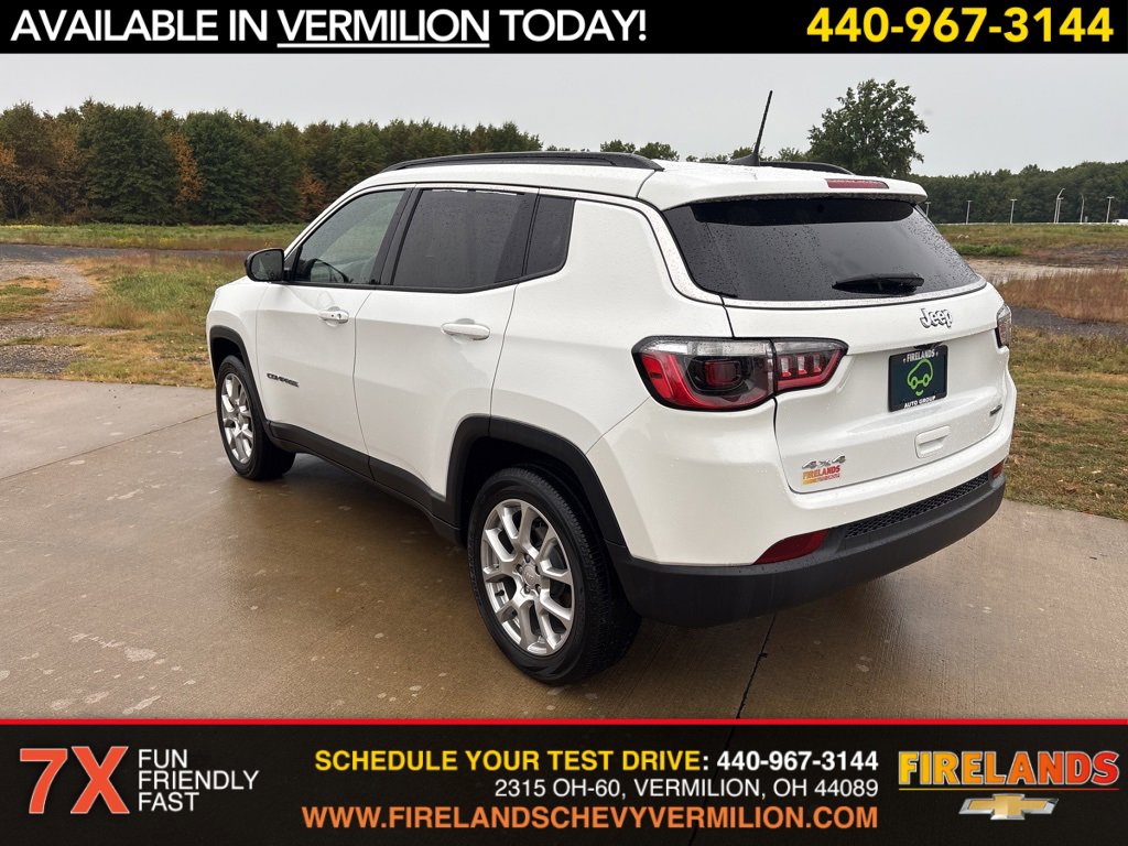 2023 Jeep Compass Latitude Lux photo 3