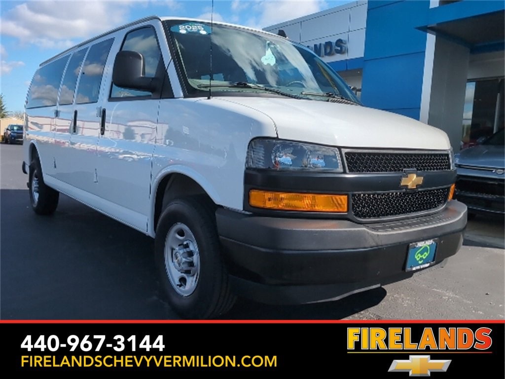 2025 Chevrolet Express Passenger LS's photo