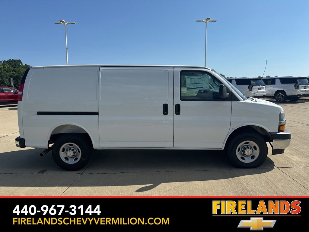 2025 Chevrolet Express Cargo Work Van - Photo 10