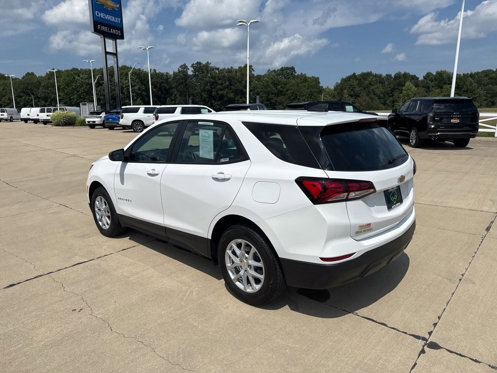 2024 Chevrolet Equinox LS photo 2