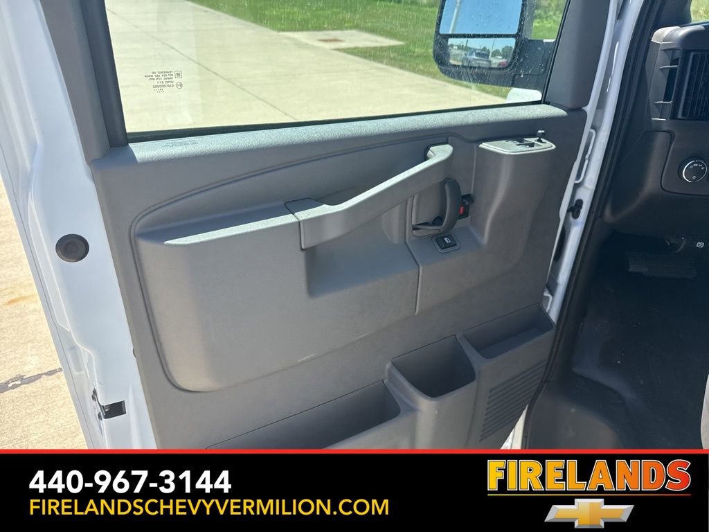 2025 Chevrolet Express Cargo Work Van - Photo 10