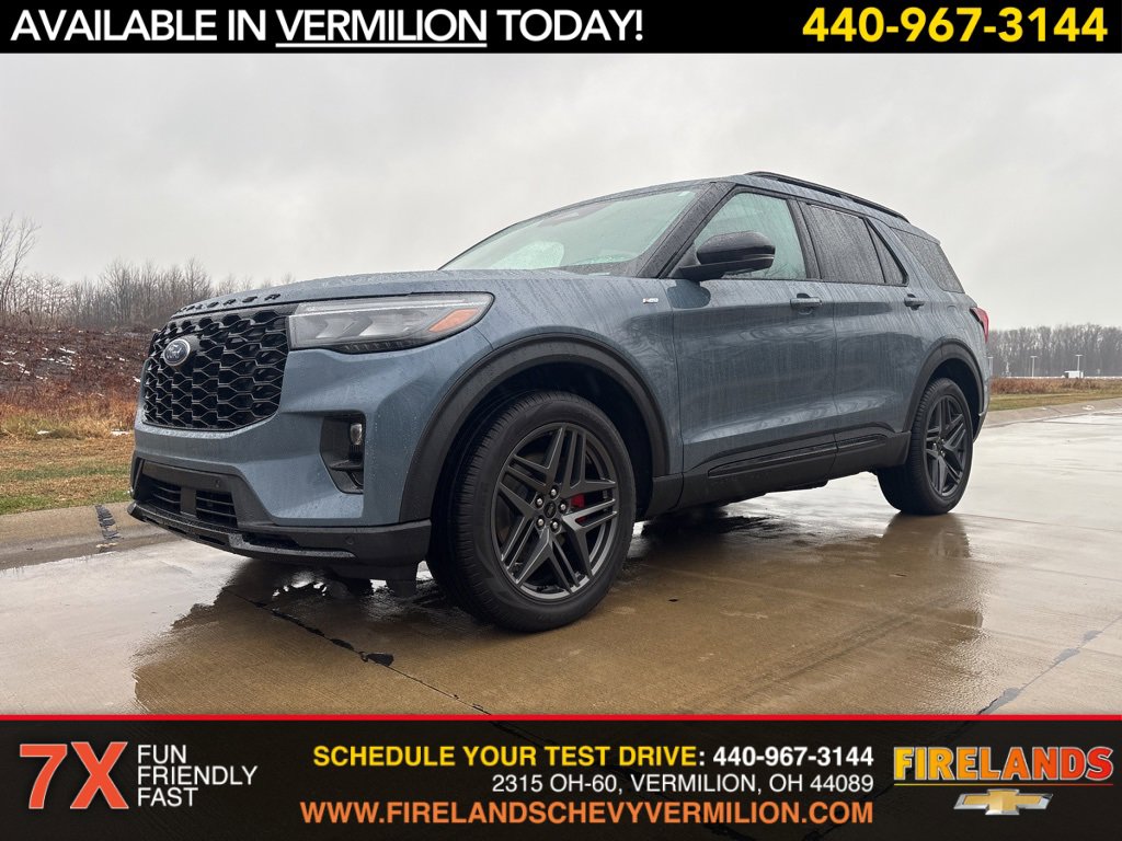 2025 Ford Explorer ST-LINE's photo