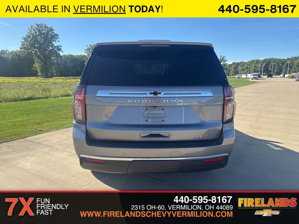 2021 Chevrolet Suburban LT photo 2