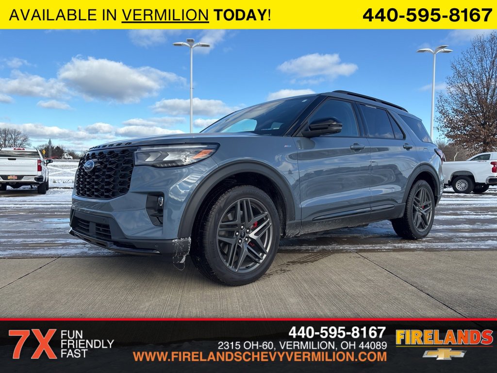 2025 Ford Explorer ST-LINE's photo