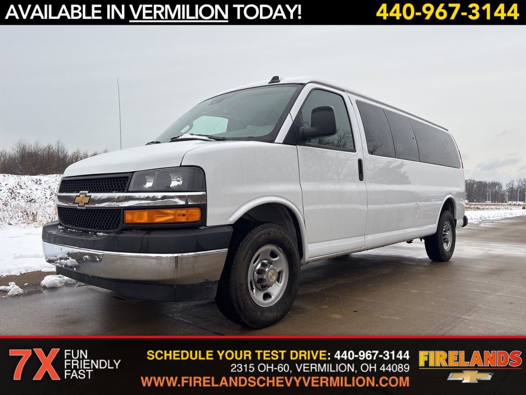 2024 Chevrolet Express Passenger LT's photo