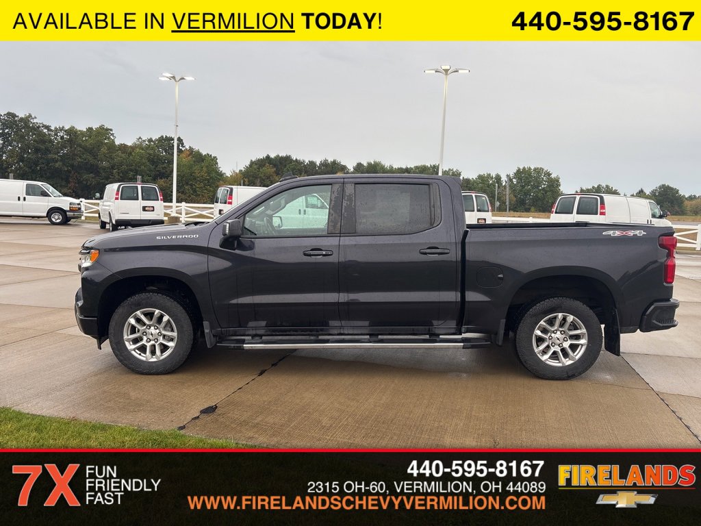 2023 Chevrolet Silverado 1500 RST photo 2