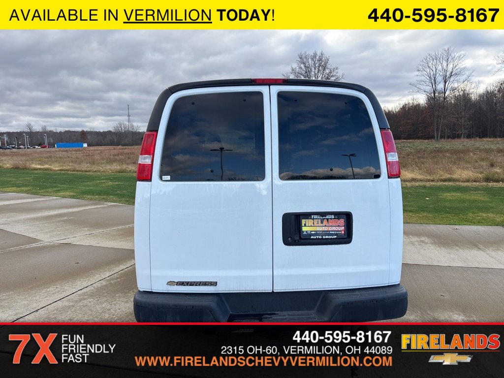 2019 Chevrolet Express Passenger 2500 LS Van photo 3