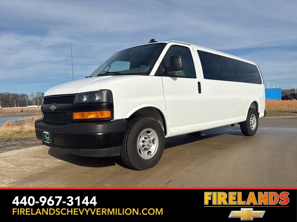2025 Chevrolet Express Passenger LS's photo