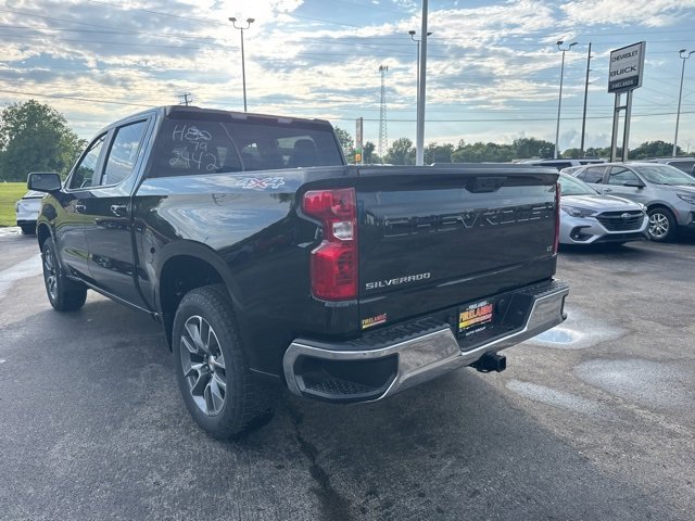 2025 Chevrolet Silverado 1500 LT photo 2