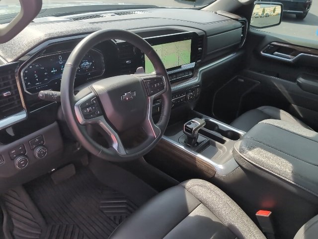 2025 Chevrolet Silverado 1500 RST photo 3