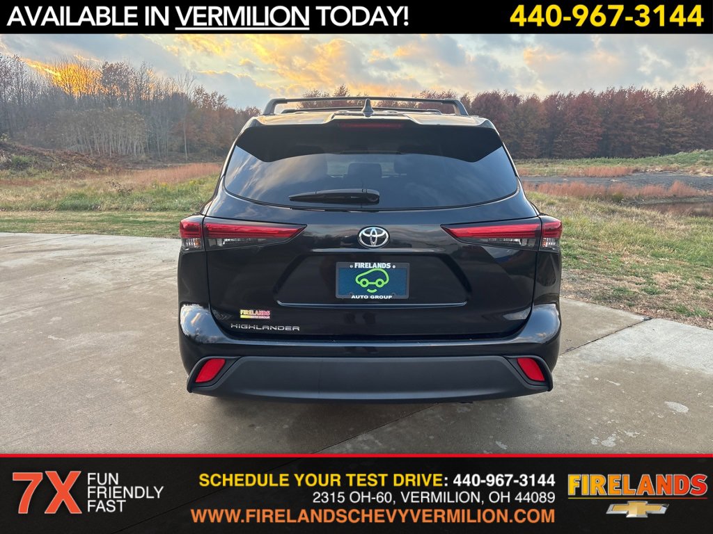 2023 Toyota Highlander L photo 2