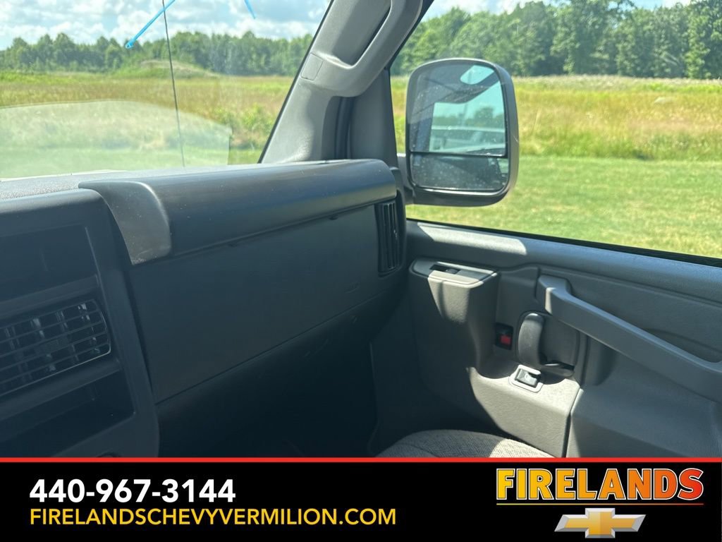 2025 Chevrolet Express Cargo Work Van - Photo 18