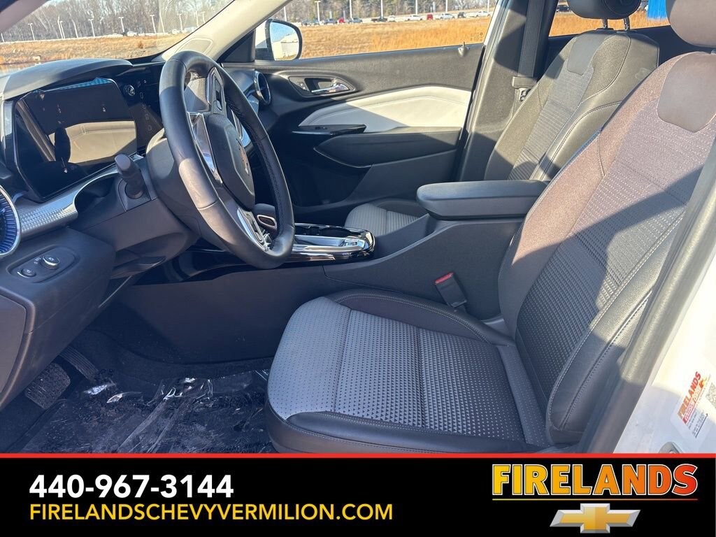 Used 2025 Chevrolet Trax LT SUV