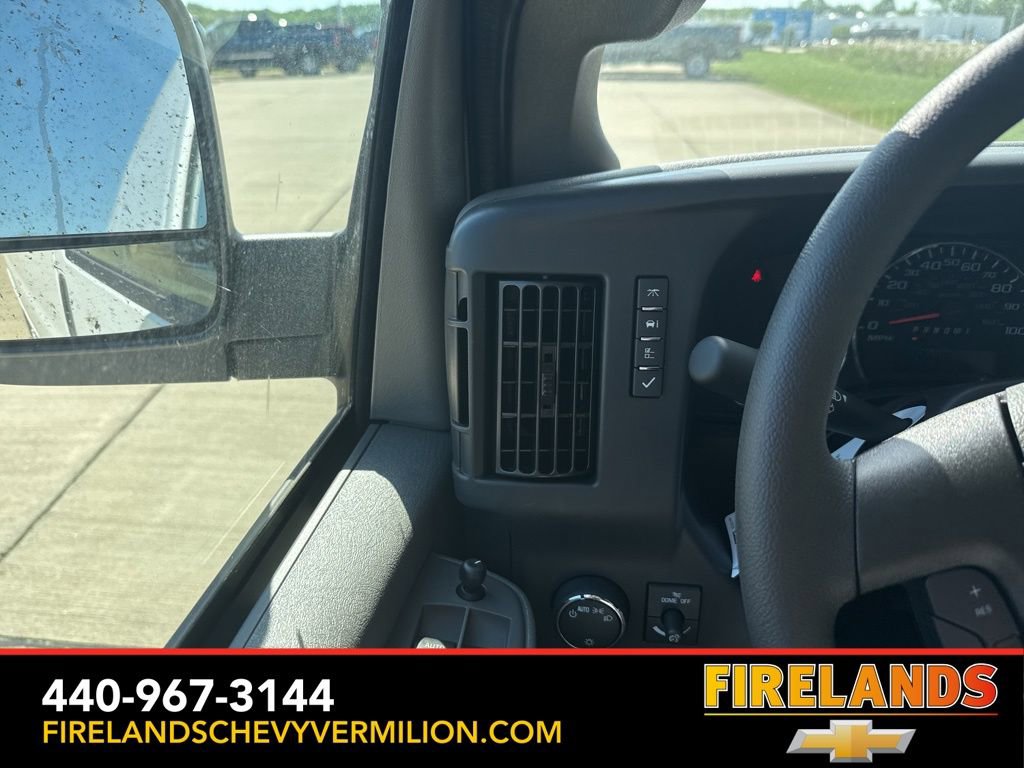 2025 Chevrolet Express Cargo Work Van - Photo 18