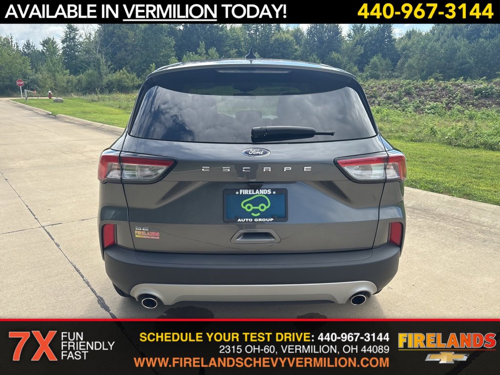 2022 Ford Escape SE photo 3