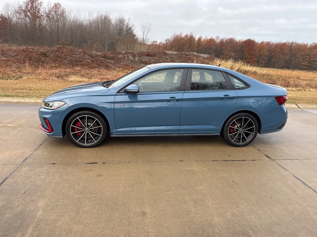2025 Volkswagen Jetta GLI 2.0T Autobahn photo 3
