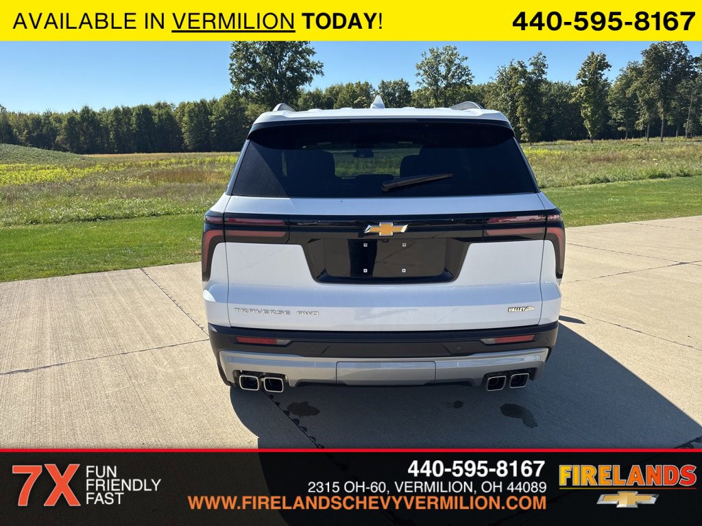 2025 Chevrolet Traverse photo 3