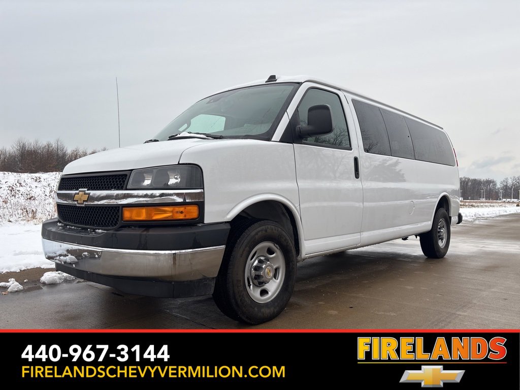 2024 Chevrolet Express Passenger LT's photo