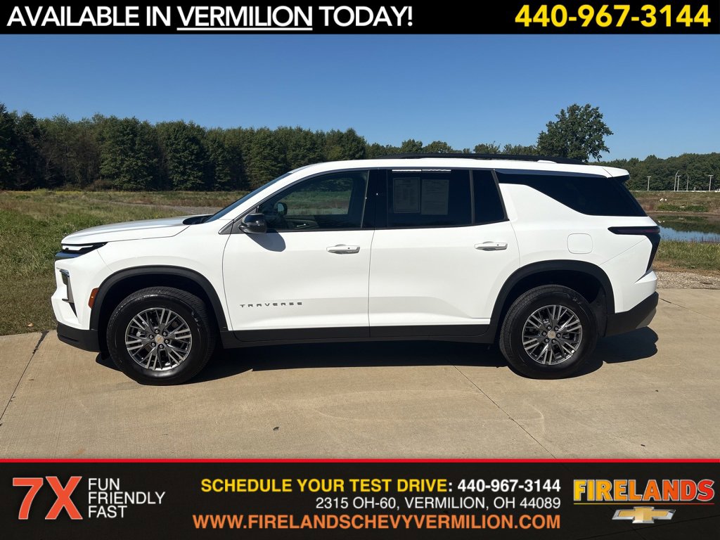 2025 Chevrolet Traverse photo 2