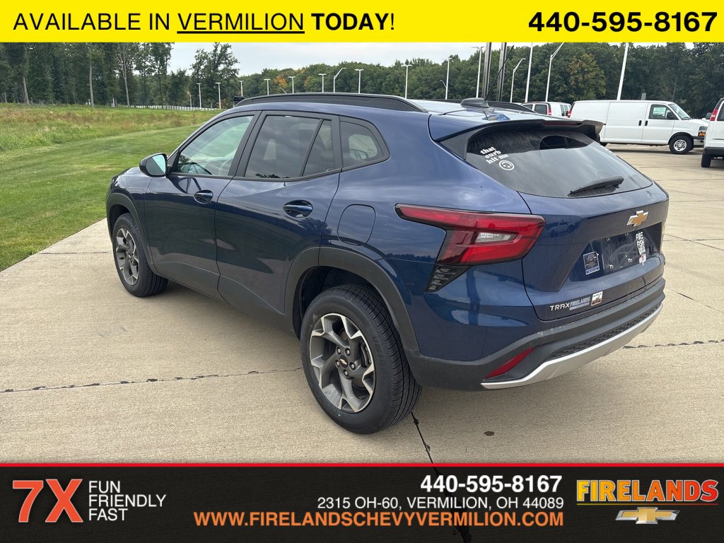 2024 Chevrolet Trax LT photo 2
