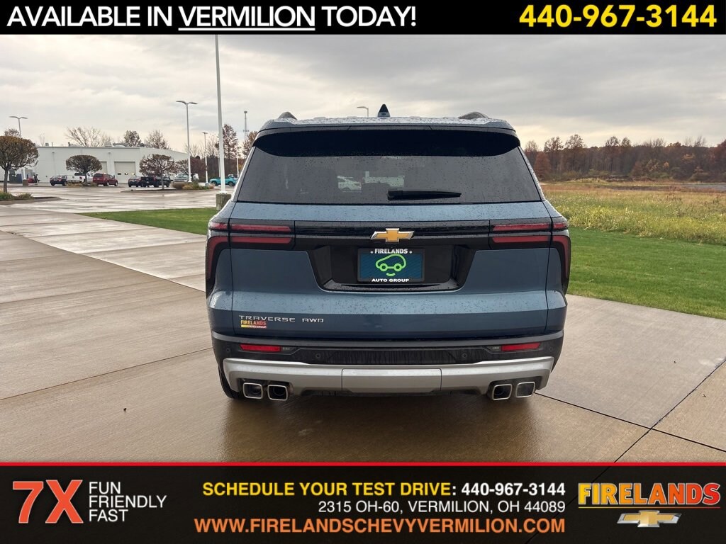 Used 2025 Chevrolet Traverse LT SUV