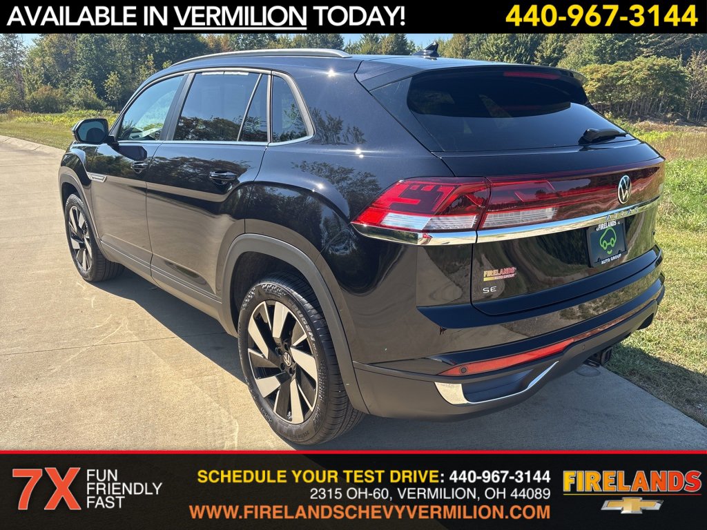 2025 Volkswagen Atlas Cross Sport SE Technology photo 2