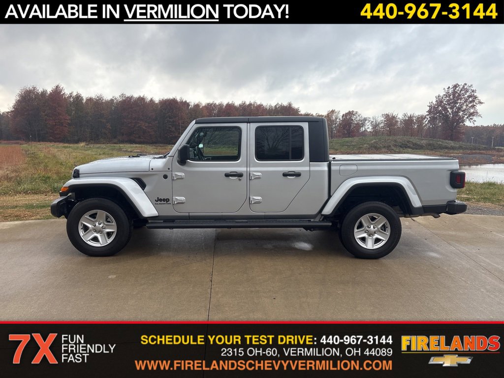 2022 Jeep Gladiator Sport S photo 2