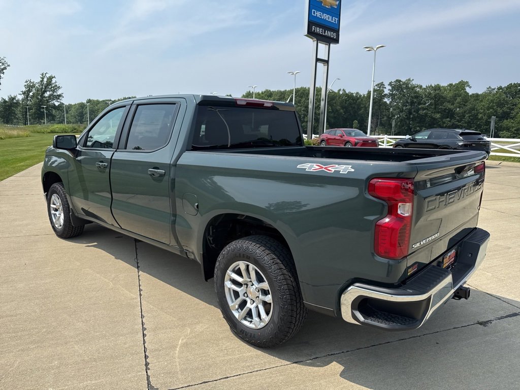 2025 Chevrolet Silverado 1500 LT photo 3