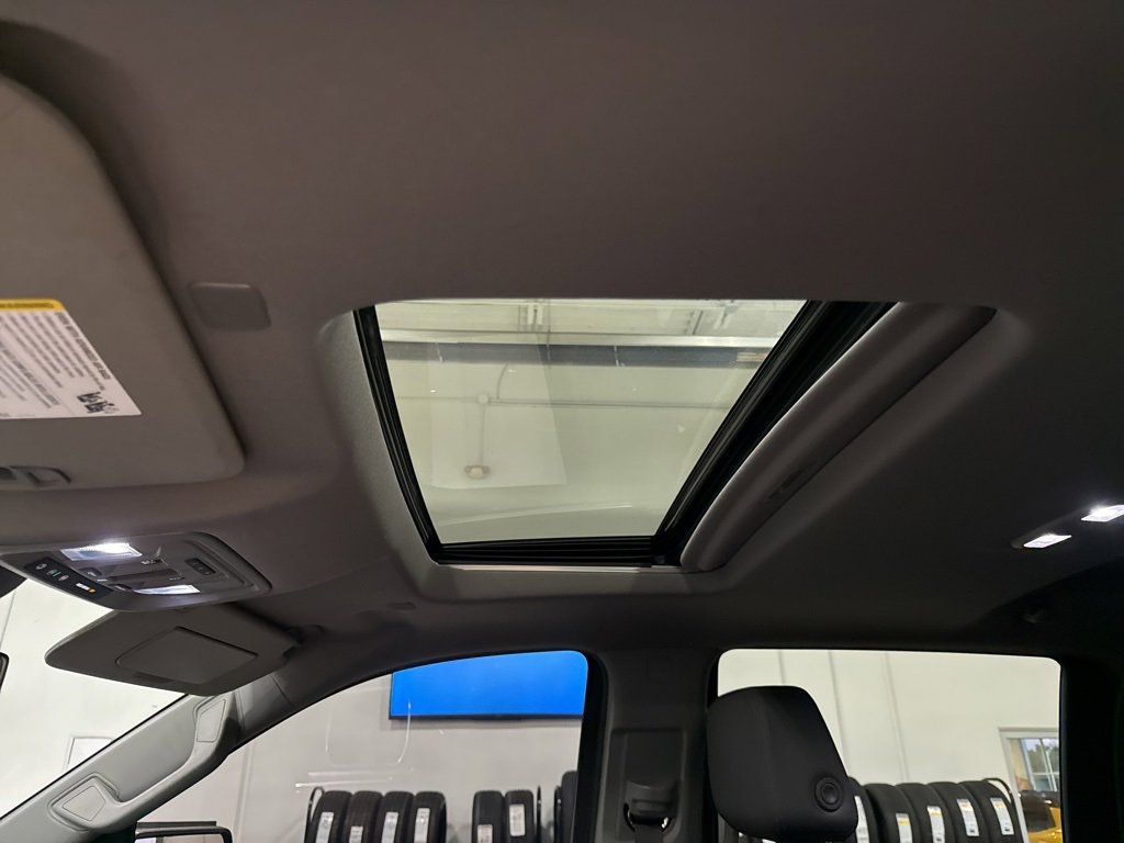 2022 Chevrolet Silverado 1500 RST photo 2