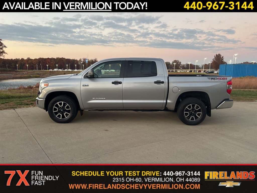 2016 Toyota Tundra SR5 photo 2