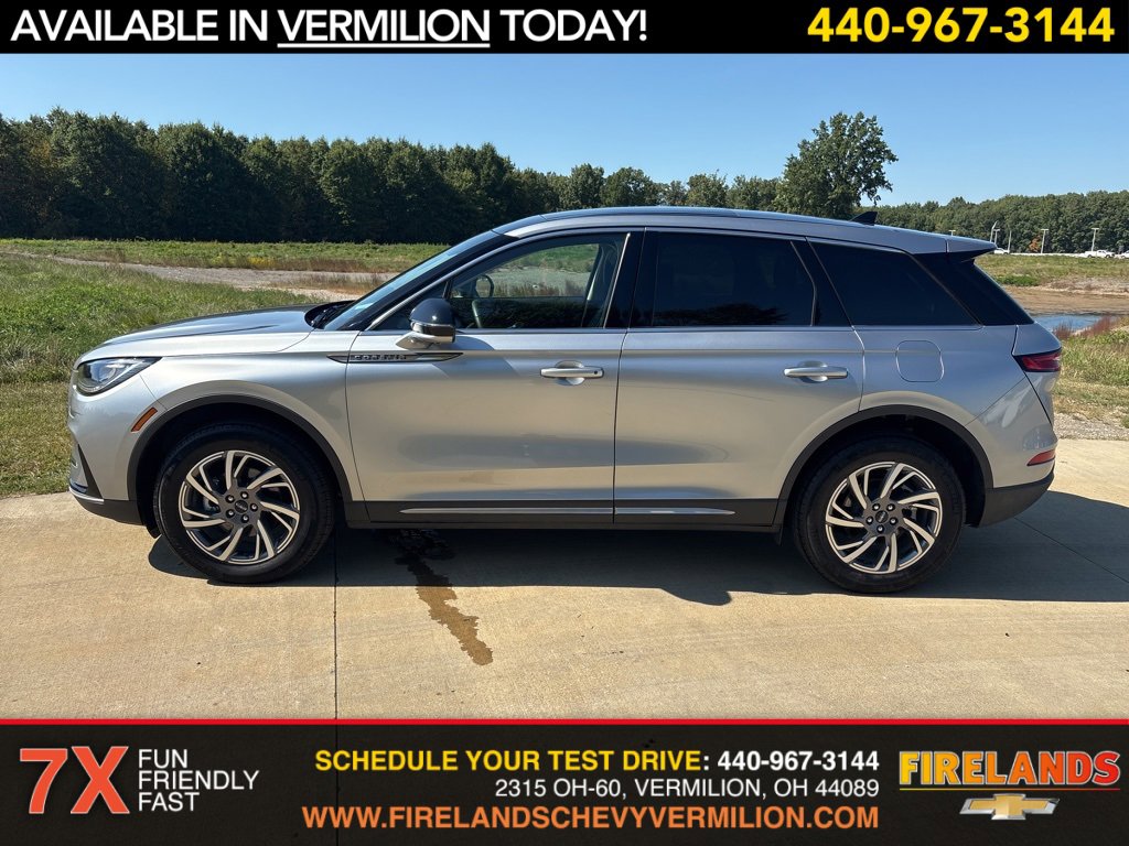 2023 Lincoln Corsair Standard photo 2