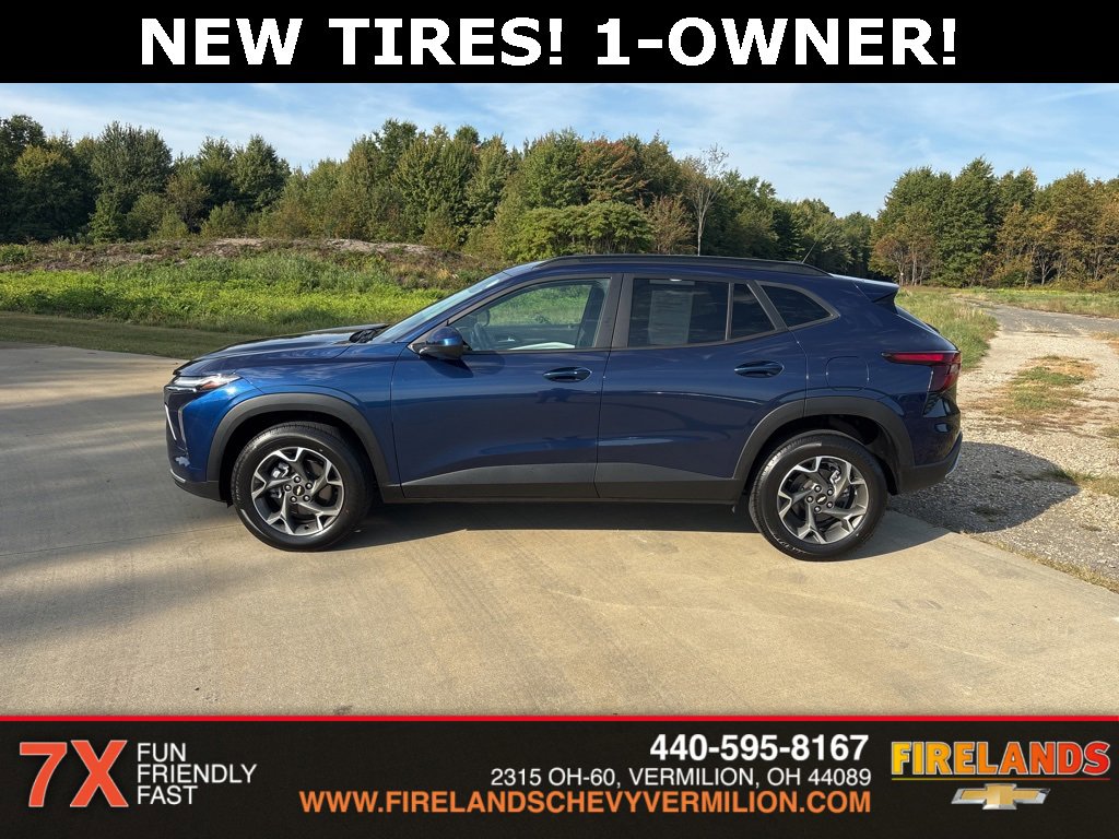 2024 Chevrolet Trax LT photo 2