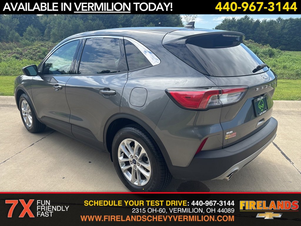 2022 Ford Escape SE photo 2