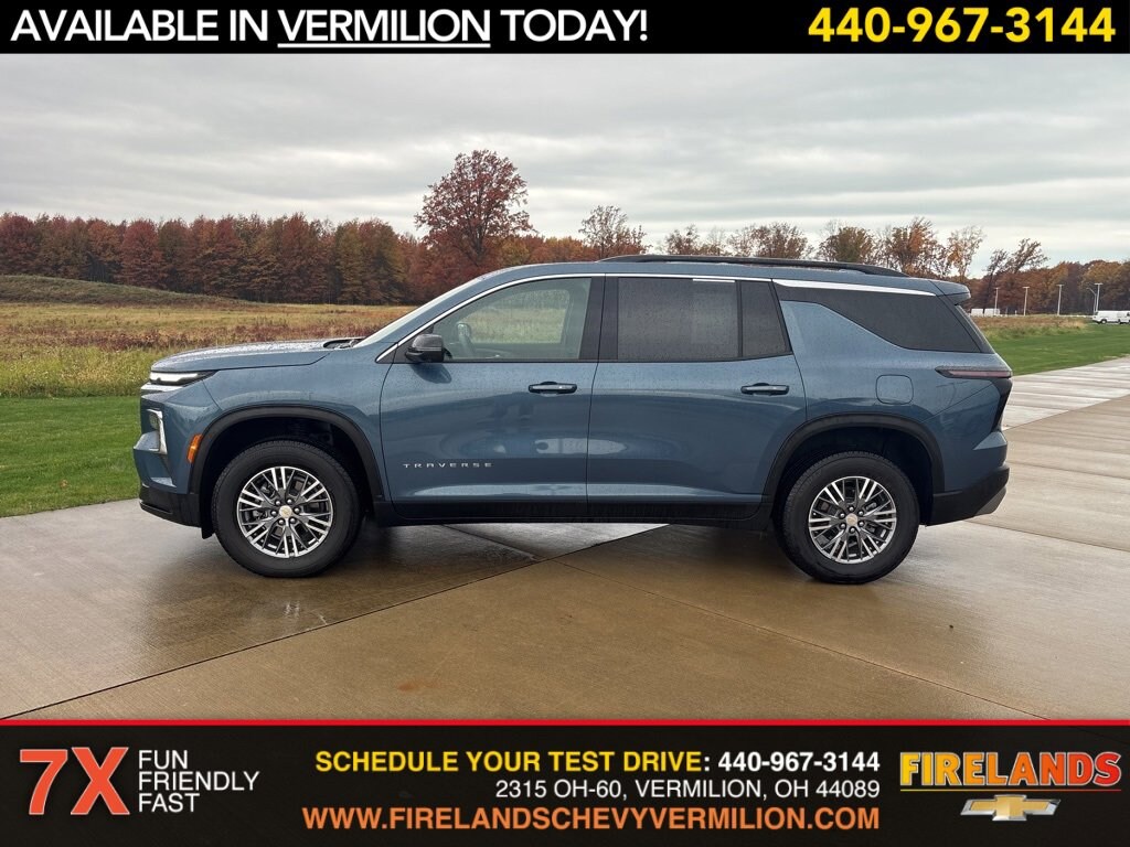 Used 2025 Chevrolet Traverse LT SUV