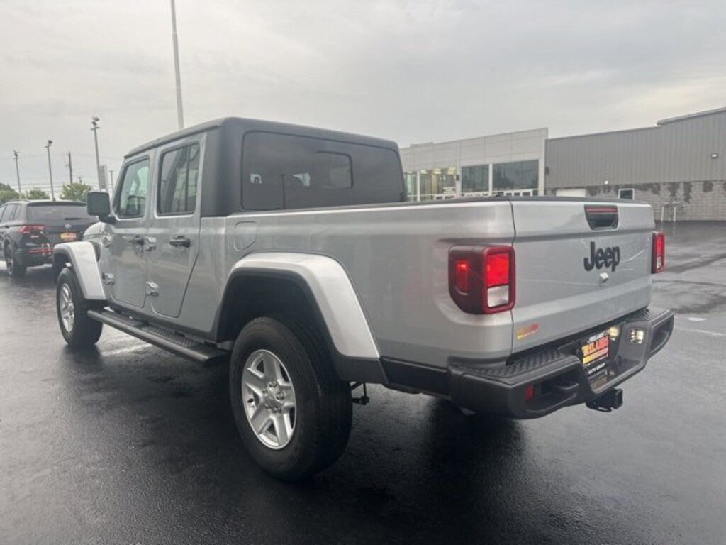 Used 2022 Jeep Gladiator Sport S 4x4 Truck