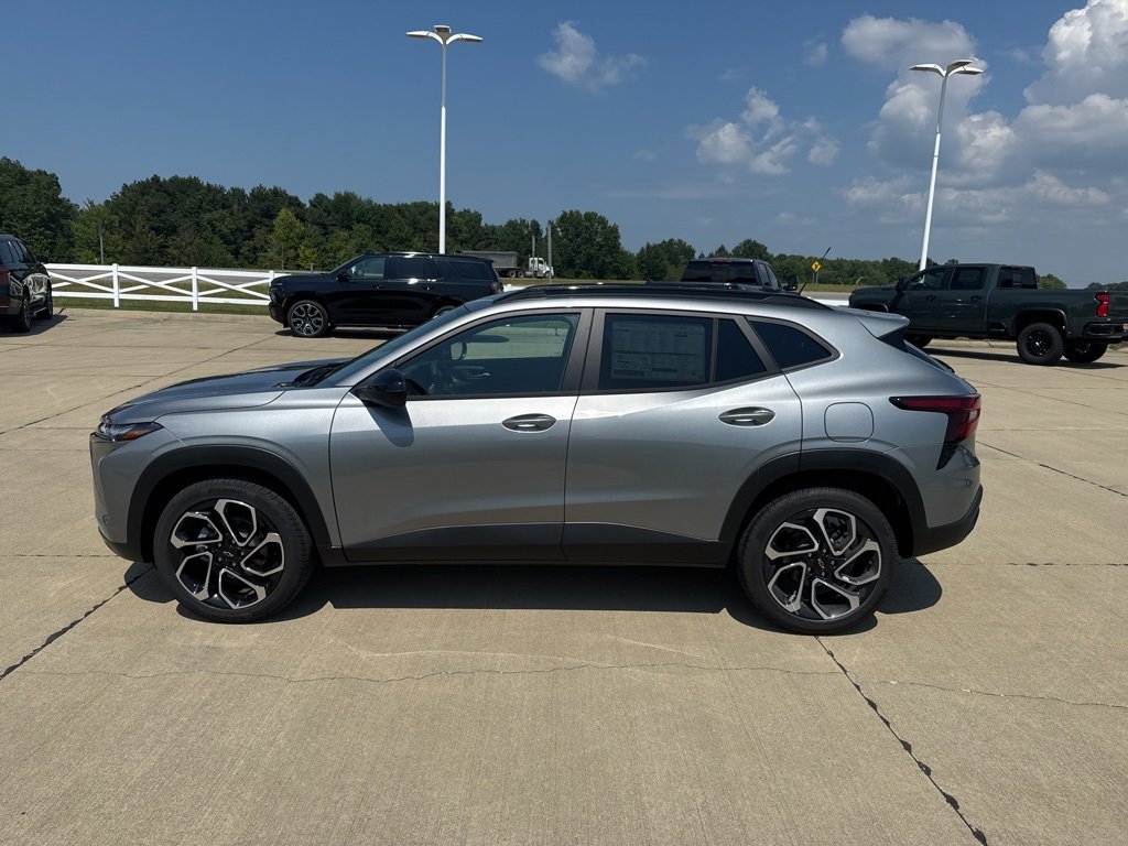 2025 Chevrolet Trax photo 2